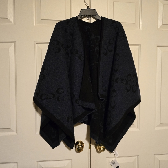 COACH TWO-TONE REVERSIBLE SIGNATURE LOGO PONCHO IN BLACK & BLUE - Picture 4 of 5